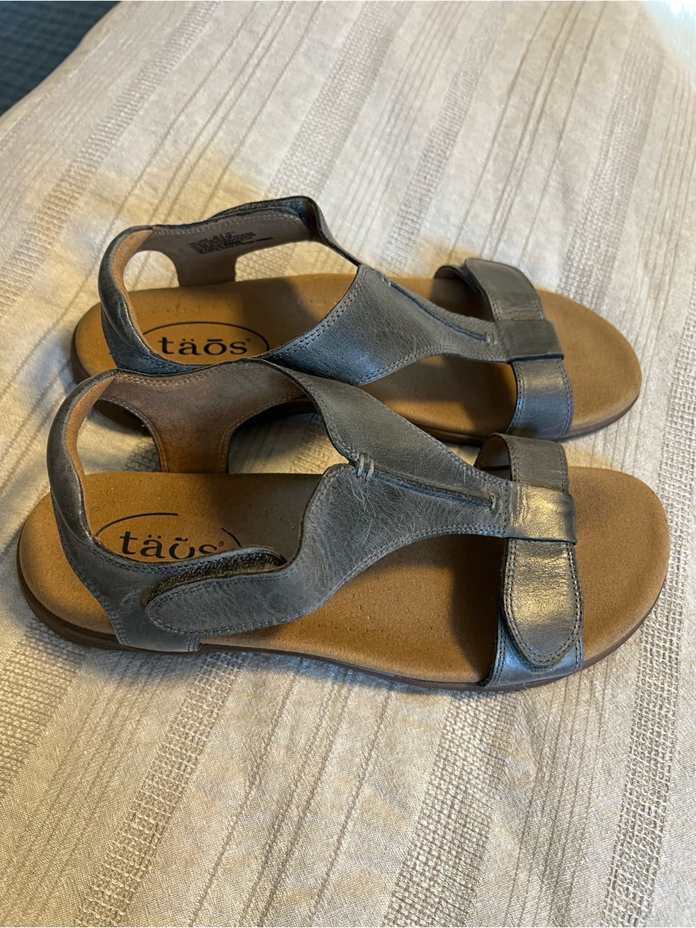 Taos: The Show Sandal - Steel, size 9 EUC - Picture 2 of 10